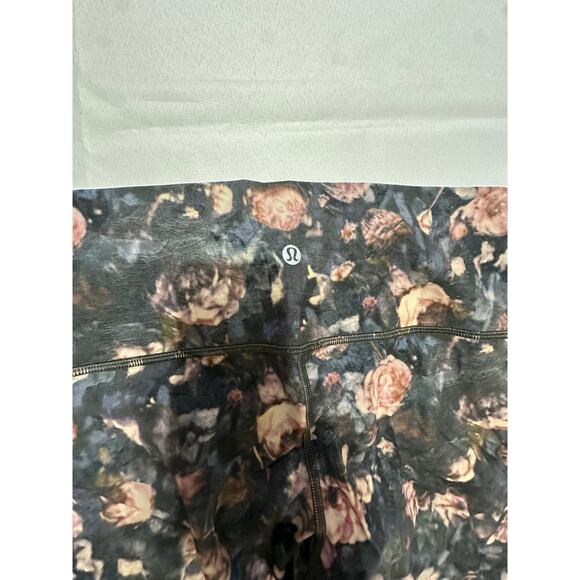 Lululemon Size 8 Dark Floral Leggings with “B” Logo – Stretchy Activewear - Picture 6 of 8